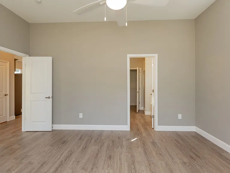 557 Strong Ave — Photo 8