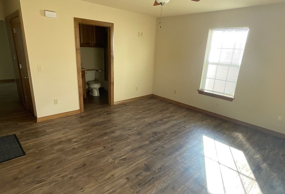 1st image of 312 W Main St
