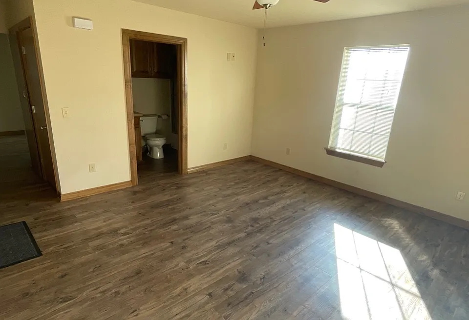 312 W Main St