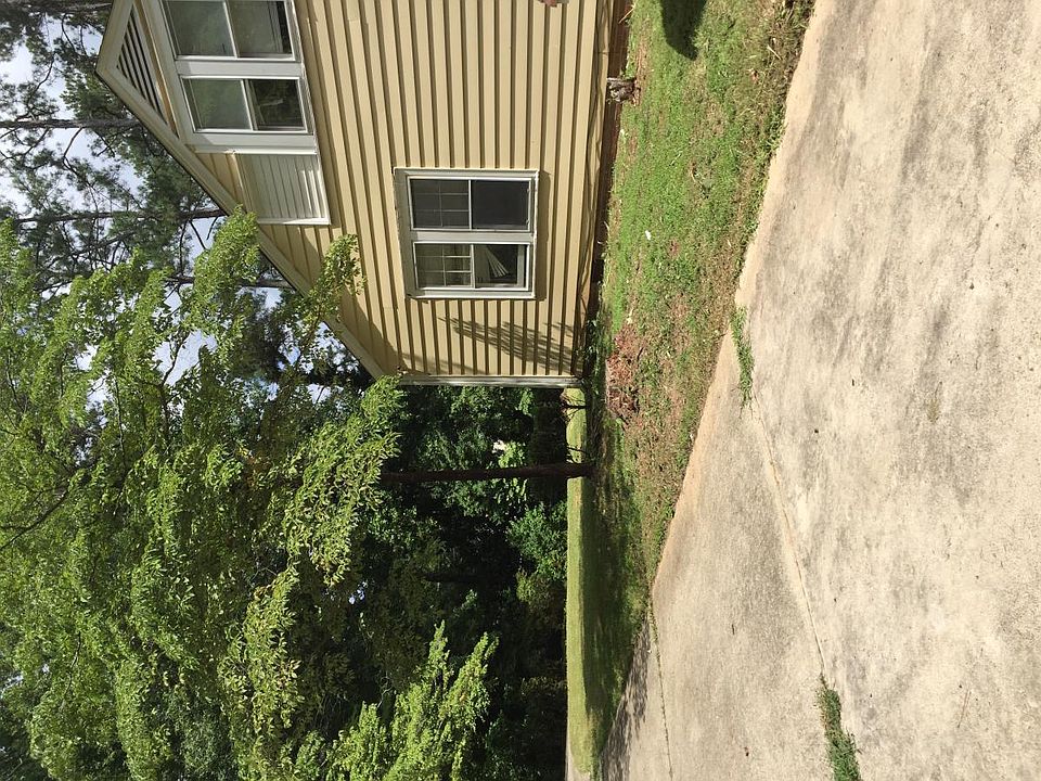 2nd image of 3560 Lee Pl