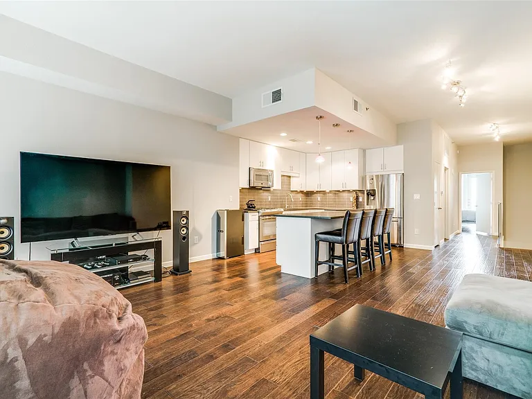 4611 Travis St #808A — Photo 2