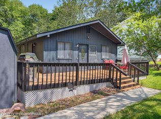 5671 Pembrook Dr, Tobyhanna, PA 18466