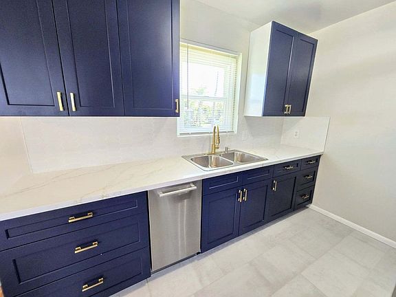 2nd image of 114 Paseo De La Playa APT B