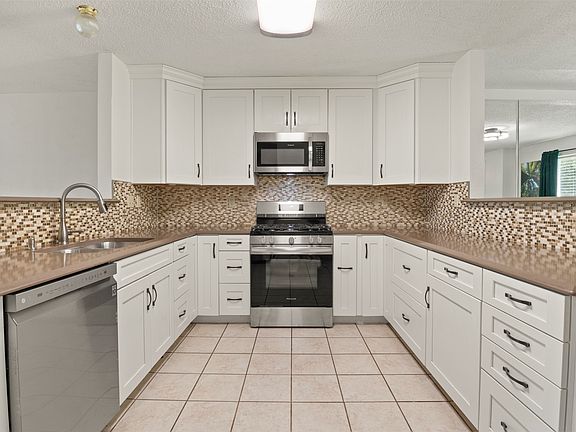 3rd image of 1428 Creekview Dr
