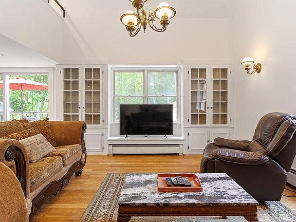 5th image of 421 Ferry Road