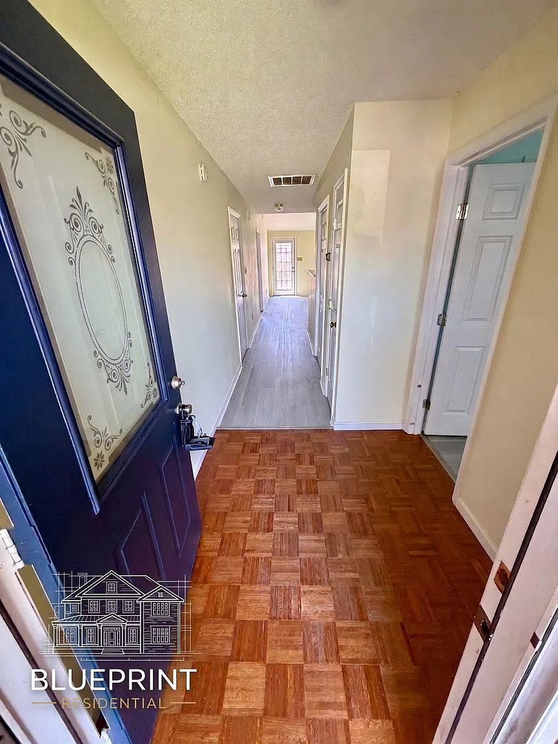 Great condo available now! — Photo 3