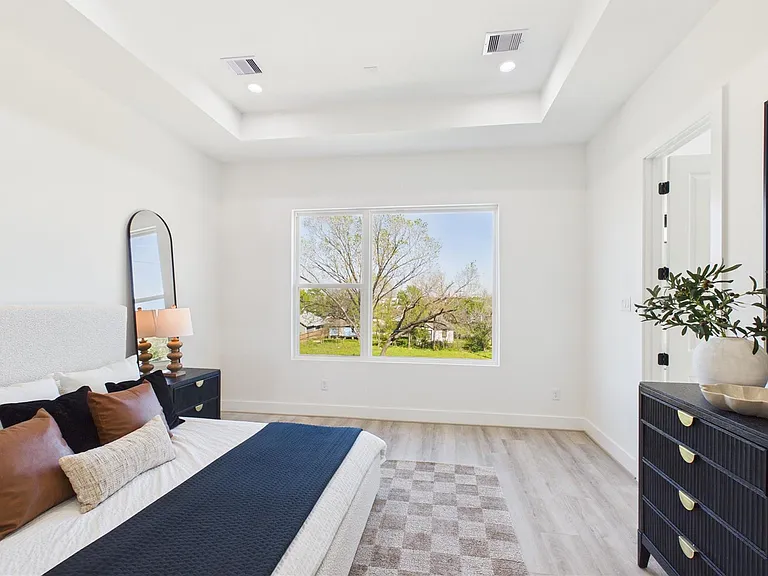 2421 Harrington St — Photo 46