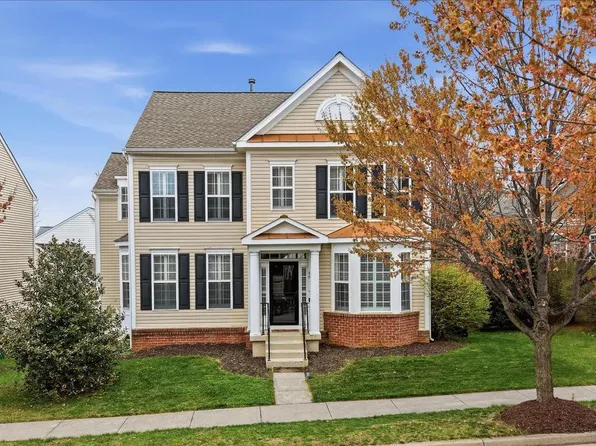 66 Burnlea Rd, Charles Town, WV 25414