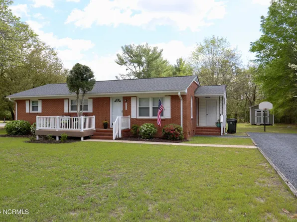 1204 Crest Drive, Aberdeen, NC 28315