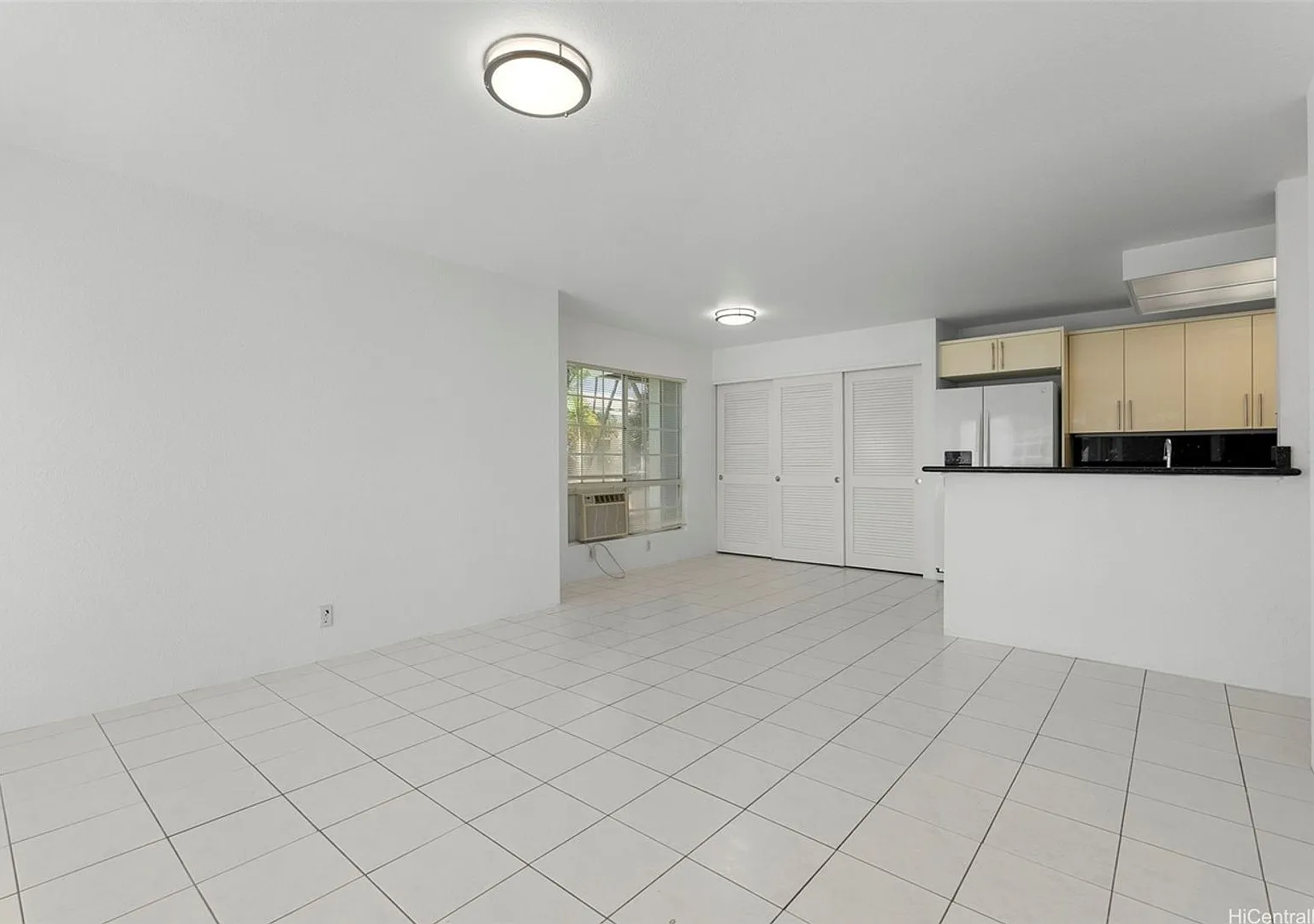 Spacious Ground Floor End Unit 2 Bed, 2 Bath, 2 Parking Spots, Washer/Dryer/Dishwasher In Unit - ... — Photo 2