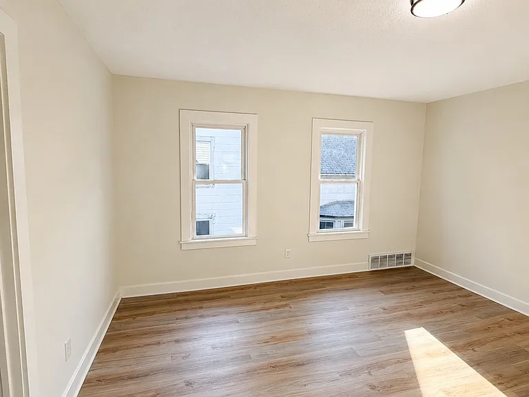 2002 Valentine Ave #2 — Photo 11