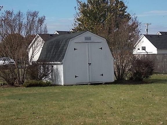 4th image of 127 N Wagon Trl