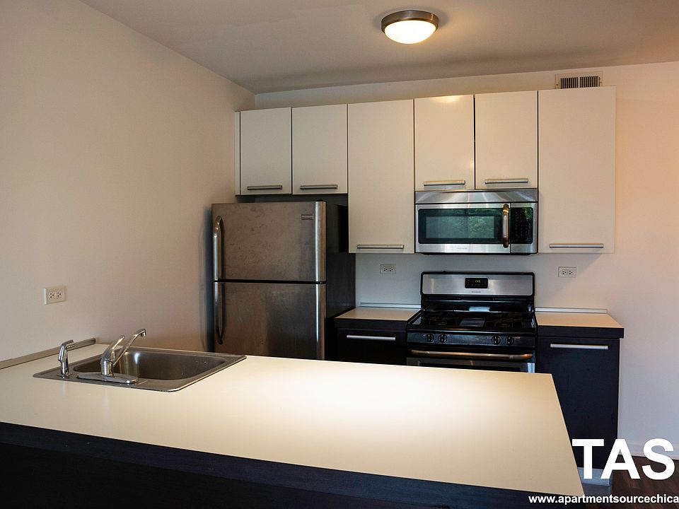 1st image of 1544 W Glenlake Ave APT 5G