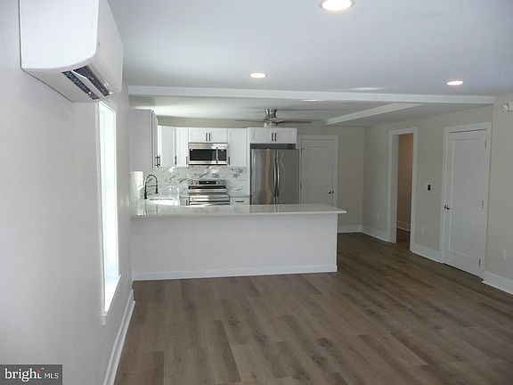 2nd image of 1054 Horsham Rd