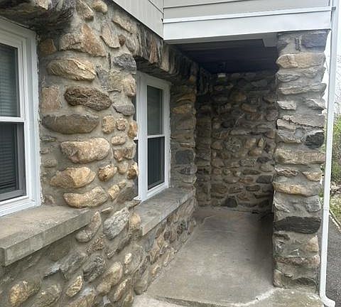 side entry / porch