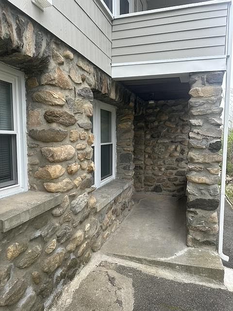 side entry / porch
