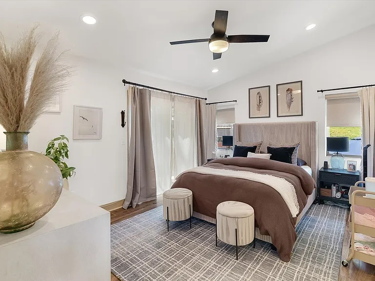 308 Sunliner Dr — Photo 17