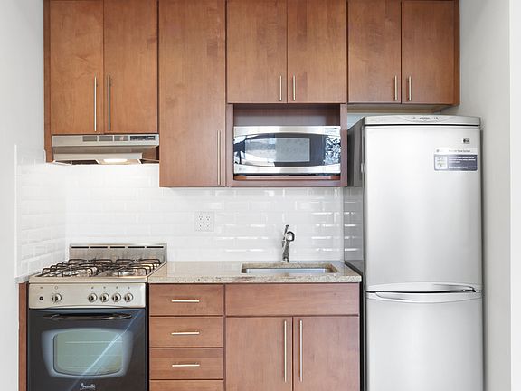 2nd image of 416 E 117th St #B2