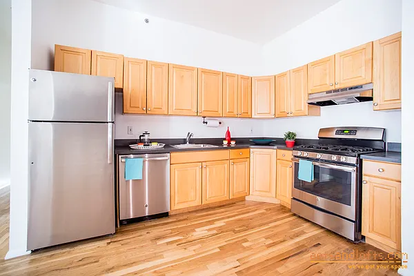 Rented by aptsandlofts.com | media 2
