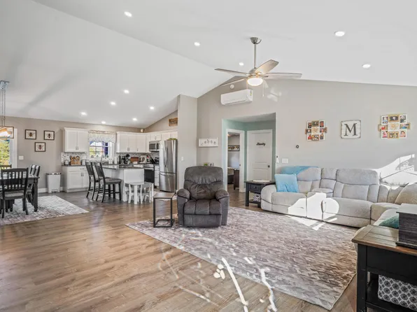 40 Knoll Crest Drive, Bangor, ME 04401