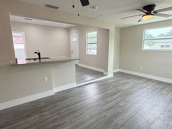 3rd image of 4112 Mesa Dr