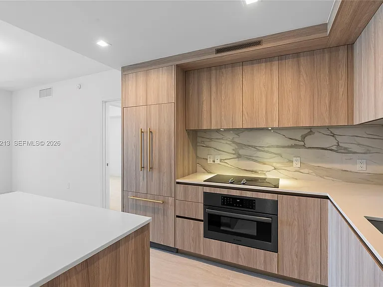 77 SE 5th St #3702 — Photo 4