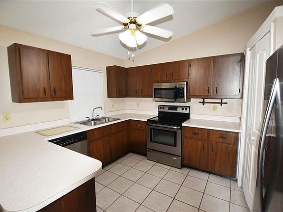 3rd image of 707 NE 2nd Ave