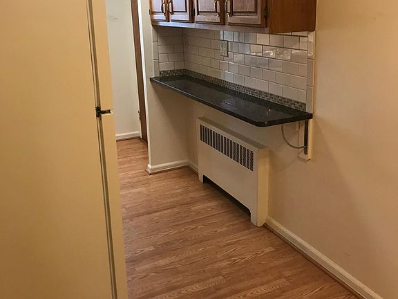 4th image of 257-06 Hillside Ave