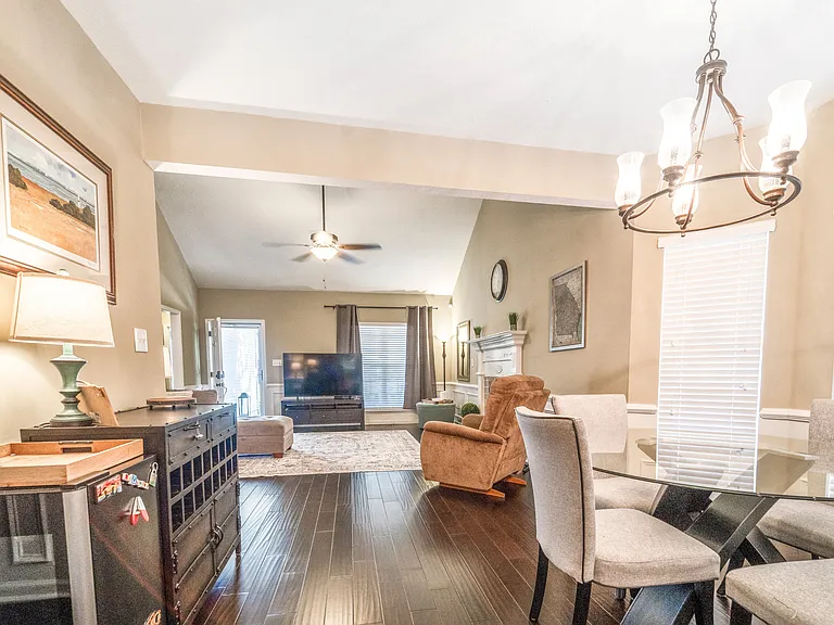 2037 Glennfield Ln — Photo 10