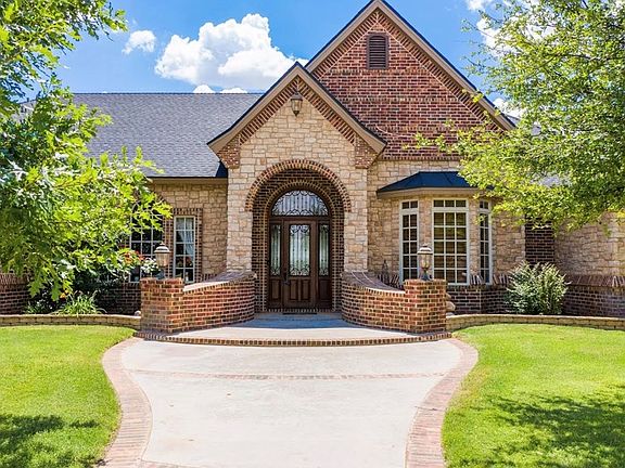 2nd image of 2409 Oakridge Ln