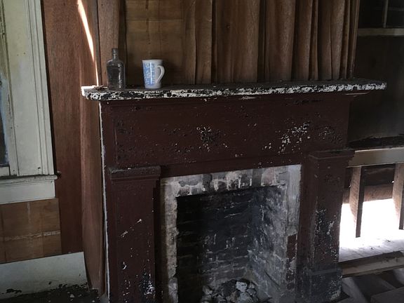 4th image of 450 Charles St