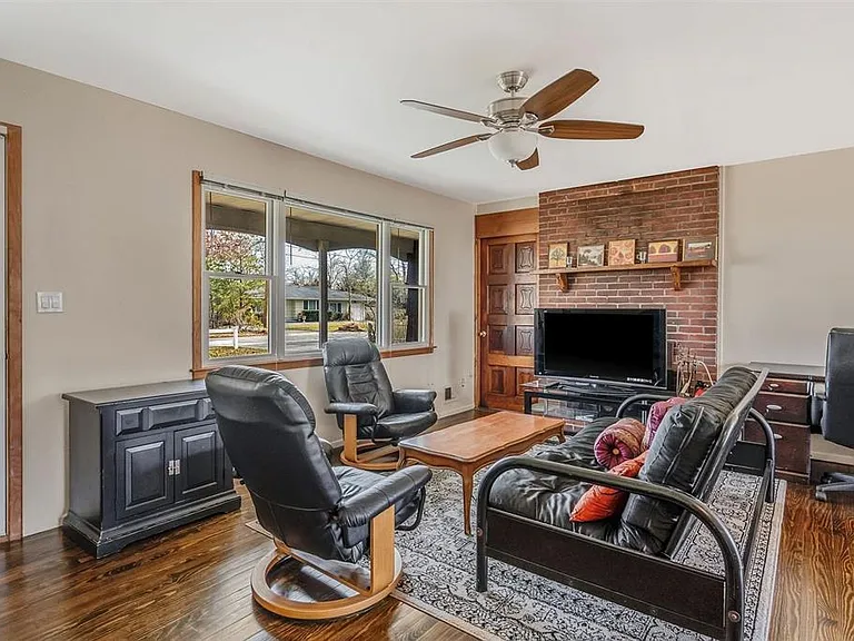 168 W Tiana Rd — Photo 4