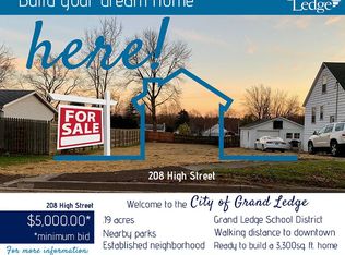 208 High St, Grand Ledge, MI 48837