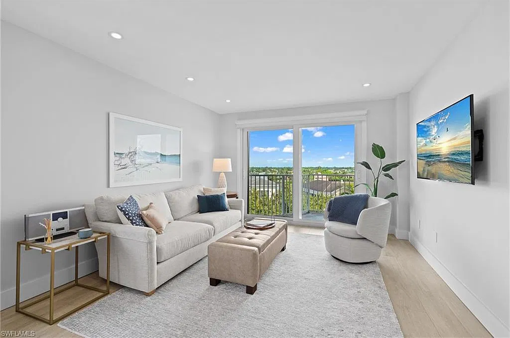 2 bed, 2.0 bath, 900 sqft, $9,500 — Photo 2