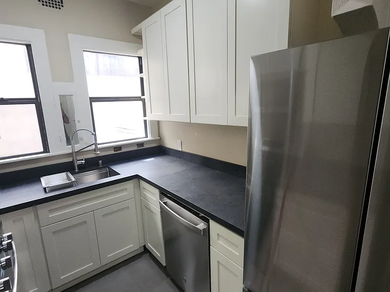 2339 Hilgard Ave #103 — Photo 2