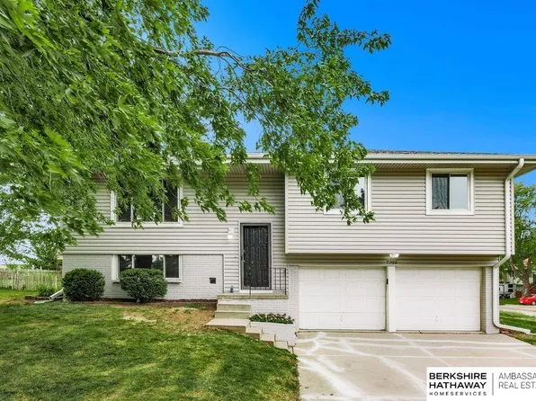 7702 Highland Blvd, Omaha, NE 68138