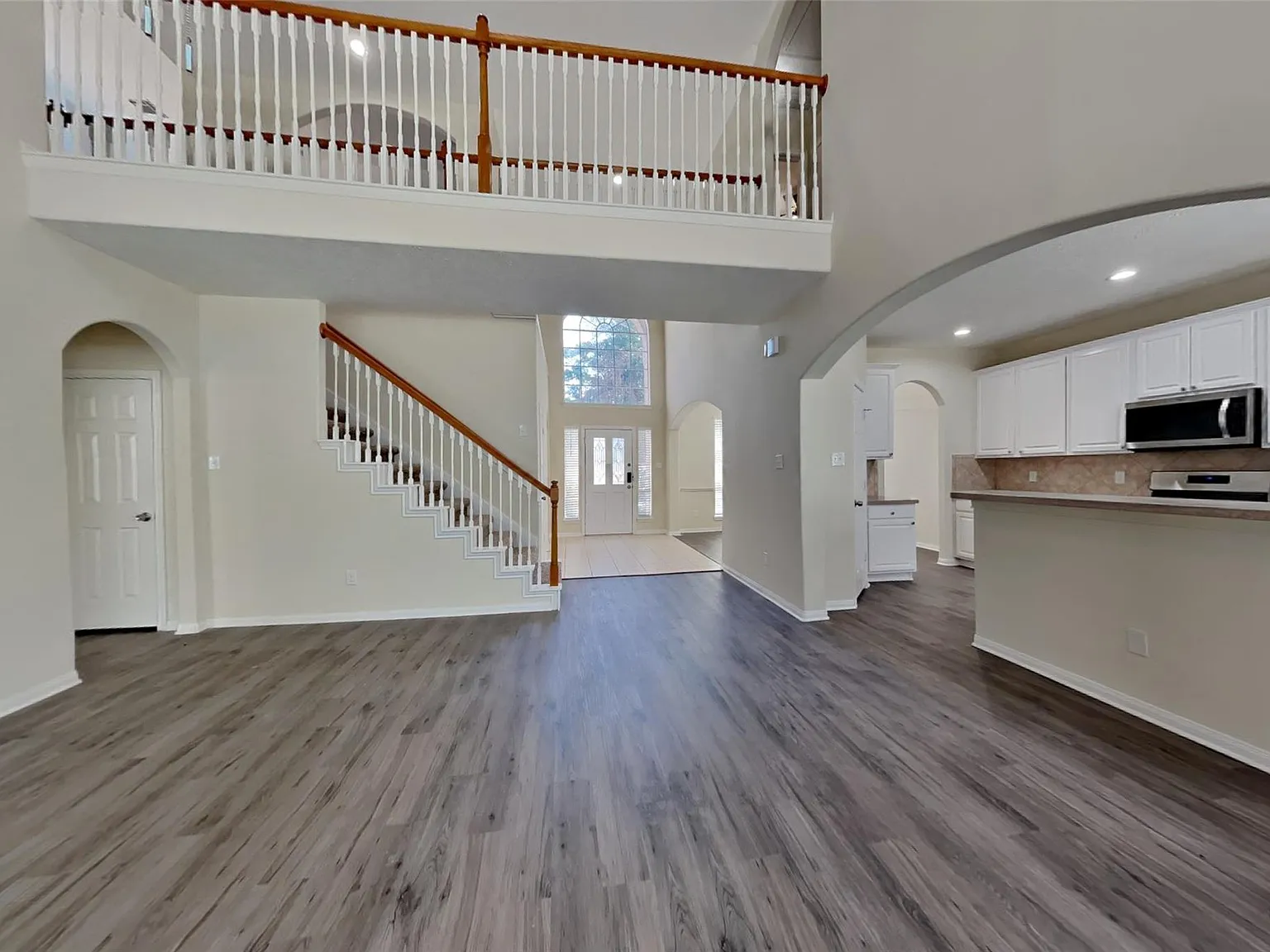 4 bed, 3.5 bath, 2727 sqft, $2,600 — Photo 3