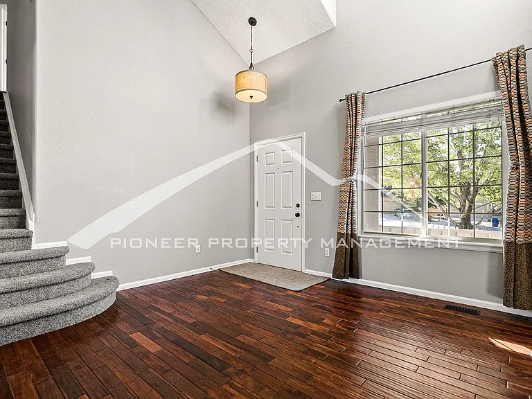 3160 E Yarrow Cir — Photo 2