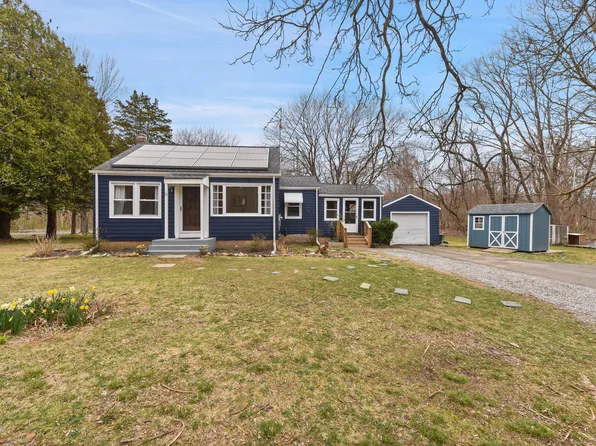 15 Beecher Road, Woodbridge, CT 06525