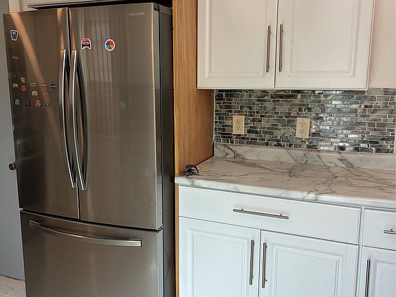 4th image of 3208 Comanche Ave