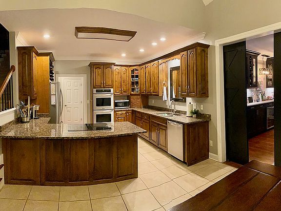 3rd image of 4681 Cummings Cove Dr