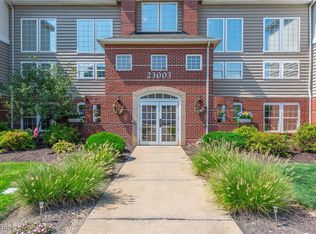 23003 Chandlers Ln APT 340, Olmsted Falls, OH 44138