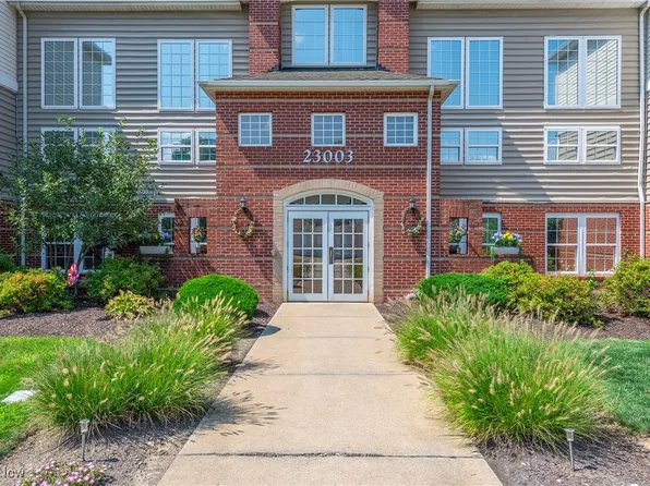 23003 Chandlers Ln APT 340, Olmsted Falls, OH 44138