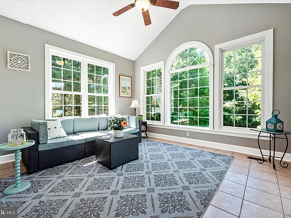 4th image of 3045 Averley Rd