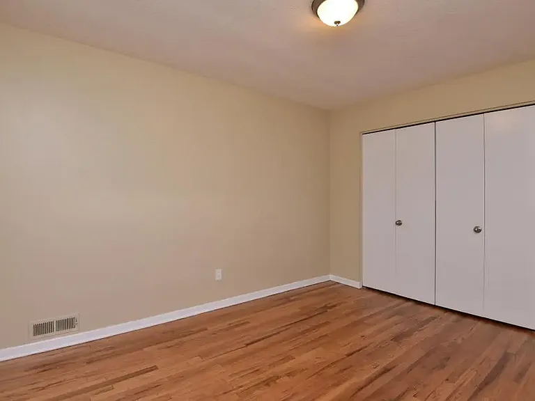 10204 S Highland Ave — Photo 14