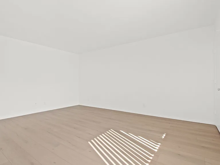 1531 Harvard St in Santa Monica - steps to Water Garden and SM Blvd! — Photo 13