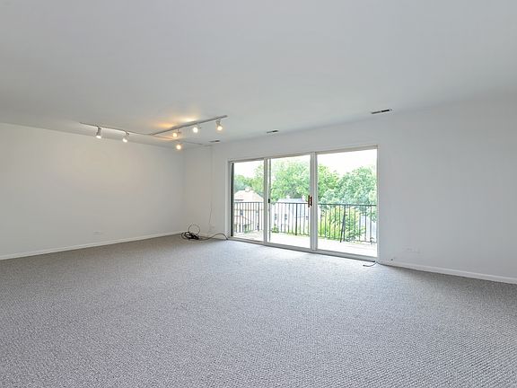 2nd image of 820 Oakton St APT 4C