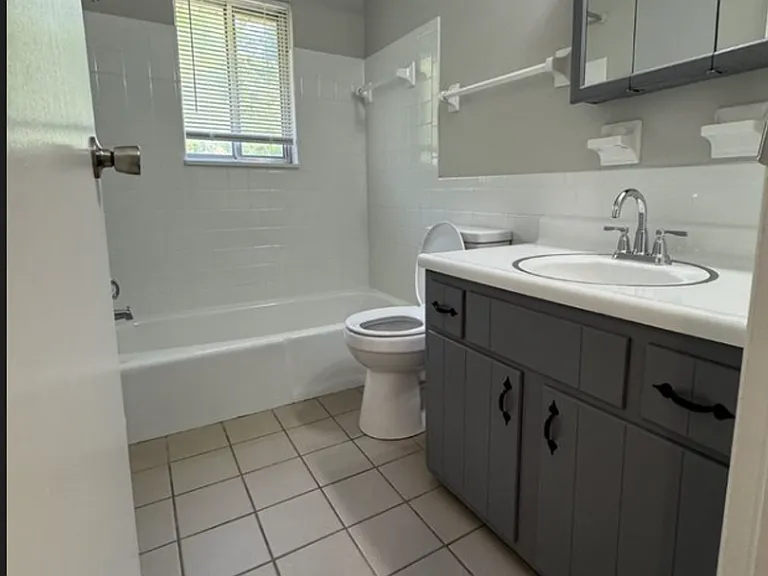 Silver Rock Avenue Apartments — Photo 27