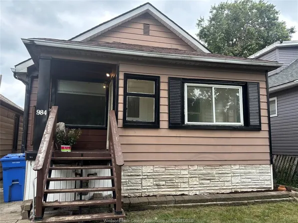 984 Ellrose Ave, Windsor, ON N8Y 3W9