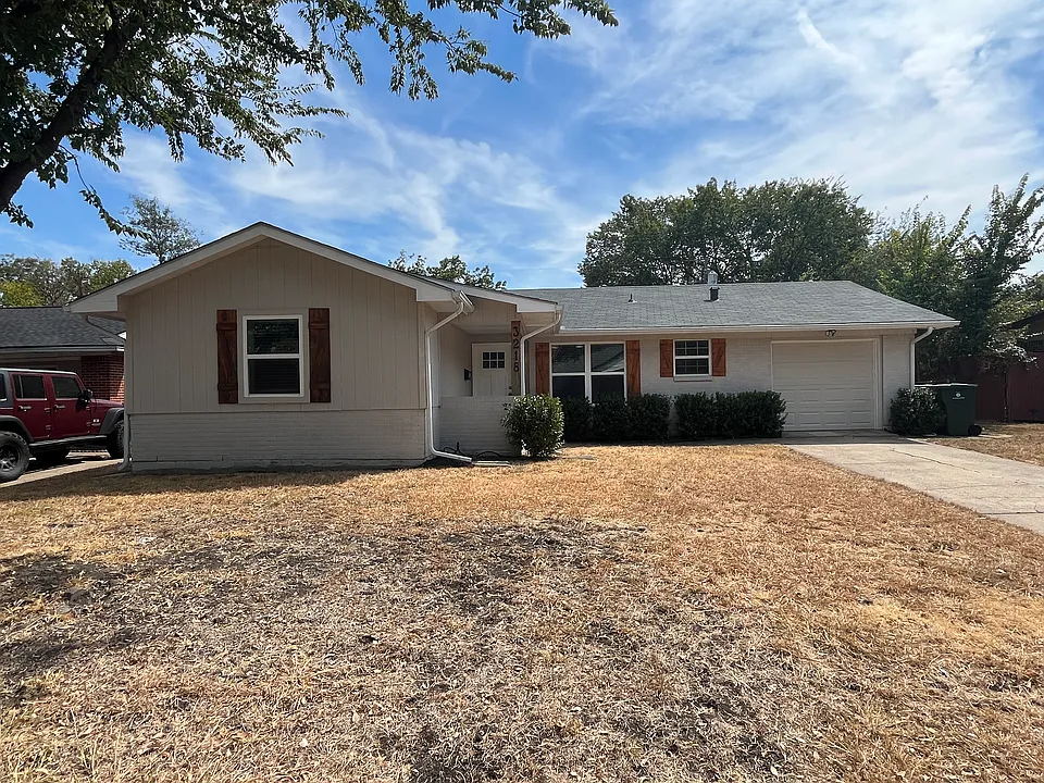 3218 Maple Dr
